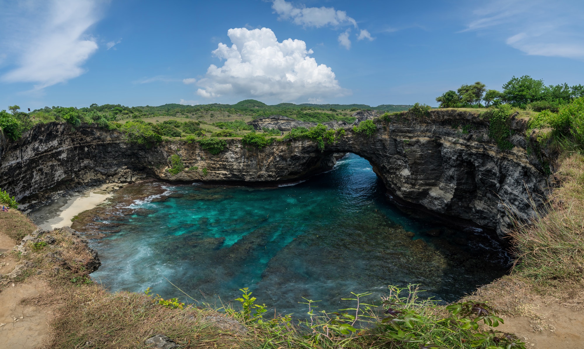 broken-beach-at-nusa-penida-island-in-bali